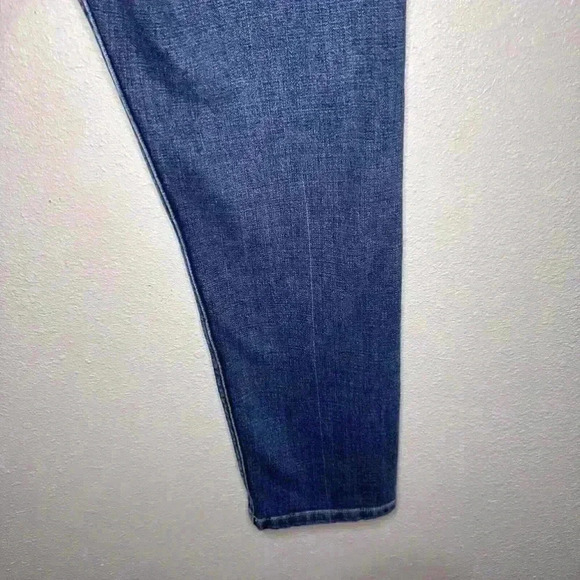Wrangler Boyfriend Woman’s Jeans, Size 27x29, Slightly Distressed - Picture 15 of 16